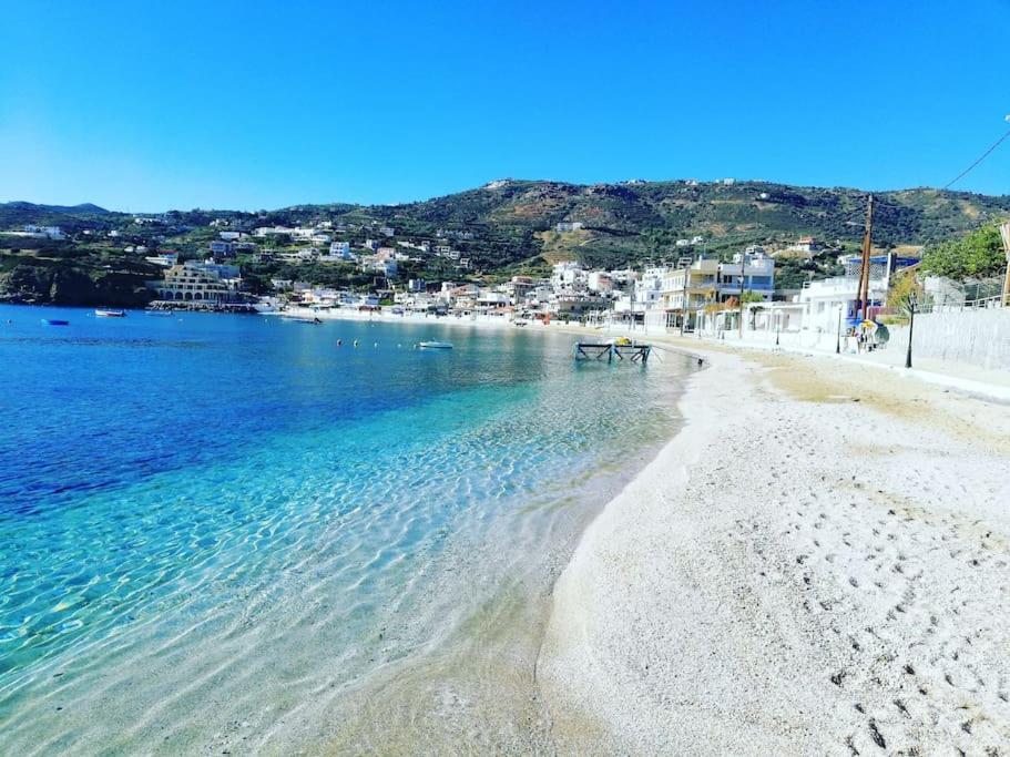Lenico Beachfront Suites Agia Pelagia  Exterior photo