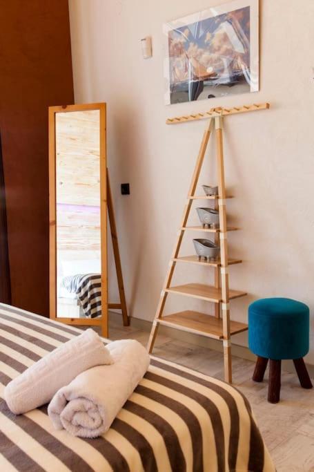 Lenico Beachfront Suites Agia Pelagia  Exterior photo
