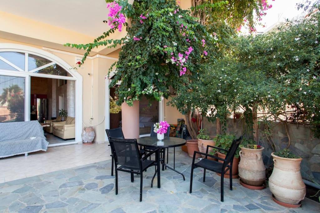 Lenico Beachfront Suites Agia Pelagia  Exterior photo